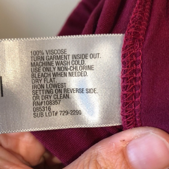 πRed blouse - Picture 4 of 4